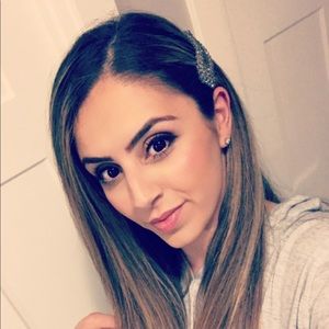 Meet your Posher, Mona